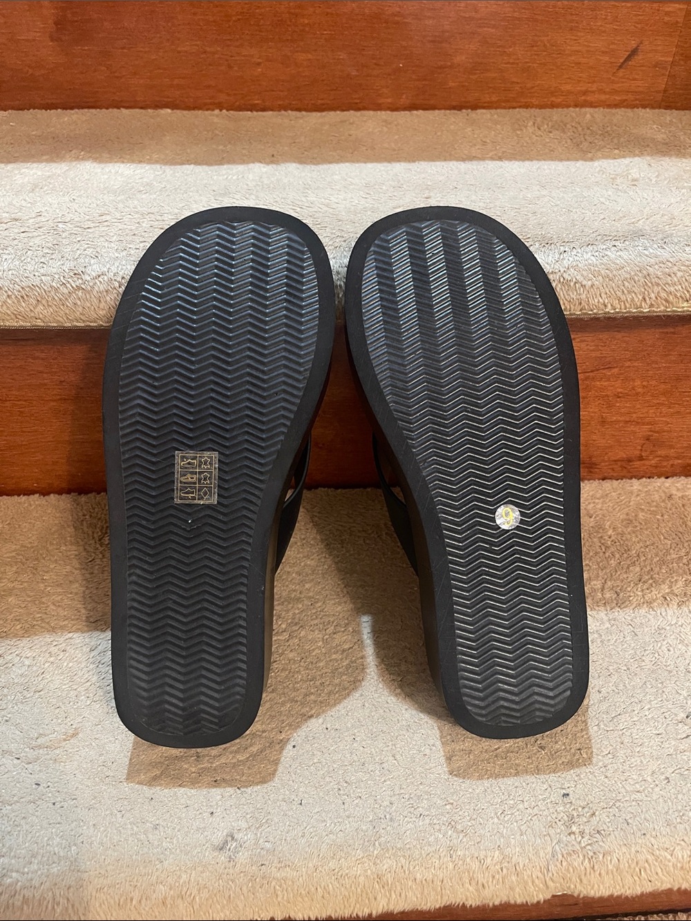 Authentic NWOT Tory Burch Black Platform Flip-Flop Sandals with Logo Medallion - Picture 10 of 11